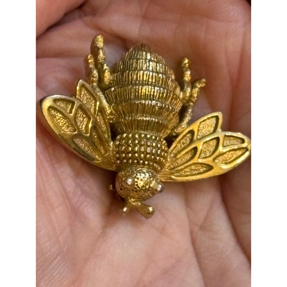 Vintage Avon Bee Brooch Gold Tone Brooch 1”